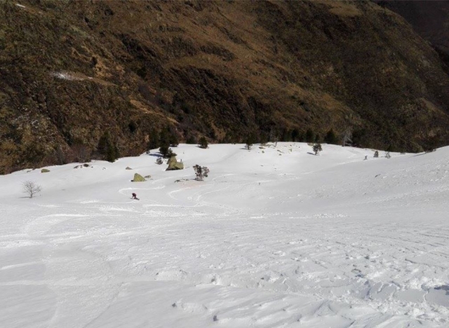  Skiing downhill 